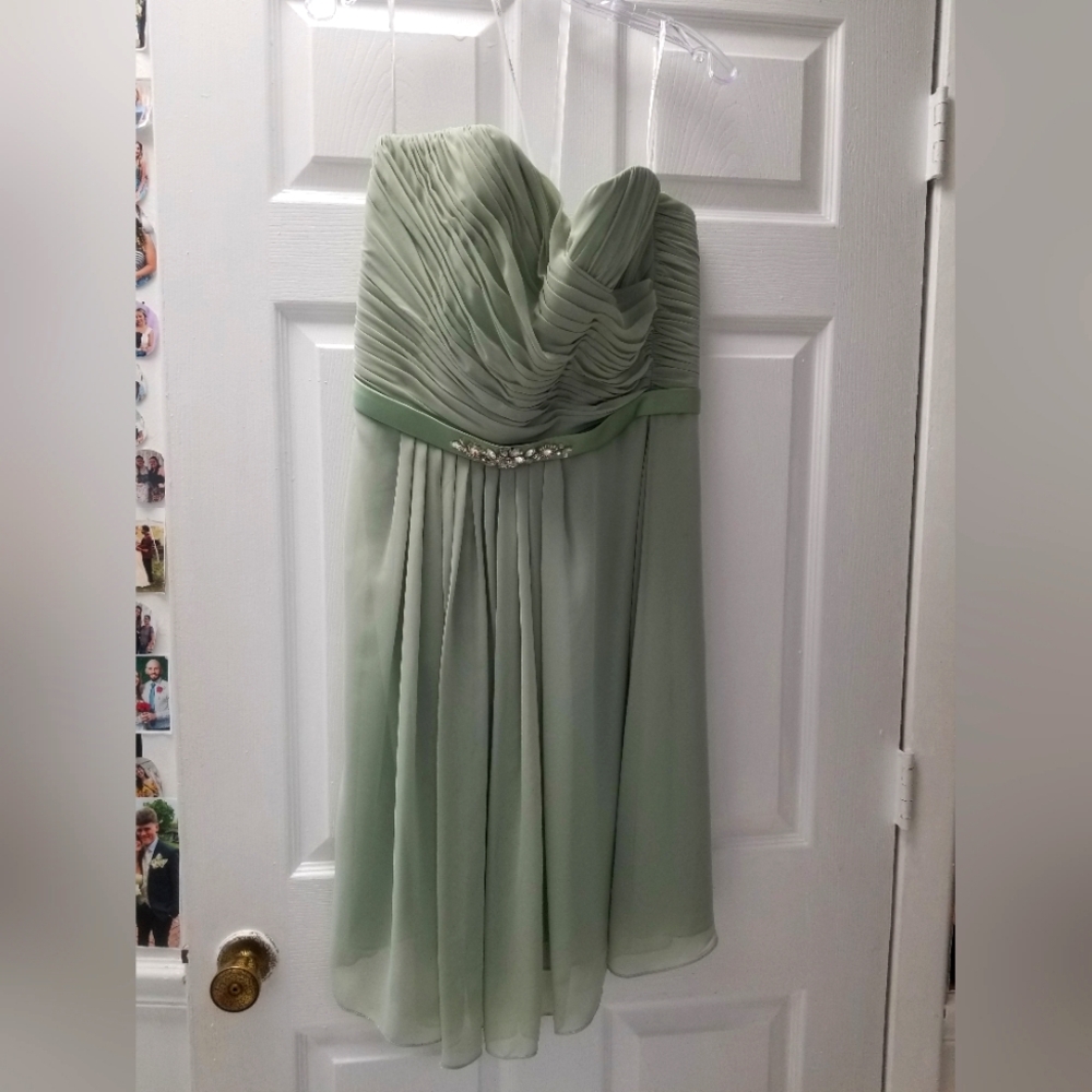 NWT strapless Andrew Adela knee length dress SIZE 12 in Pistachio